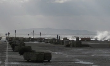 Allerta mareggiate, a Marina onde fino a 7 metri nella notte