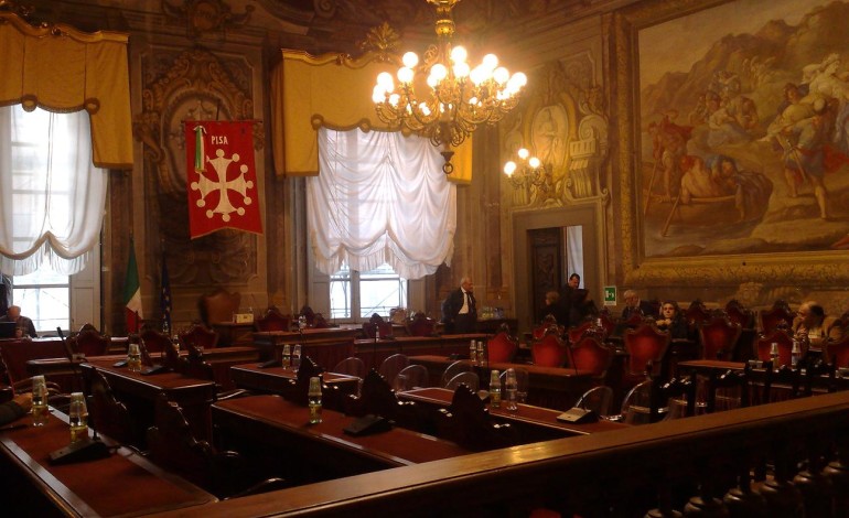 Pisa: in Consiglio comunale si discute di partecipazione, Ericsson, pedaggio autostradale, bancarelle del Duomo, degrado delle Piagge e Tari