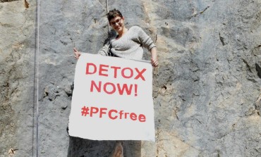Greenpeace: alla falesia di Avane per dire no a sostanze chimiche pericolose nei prodotti outdoor