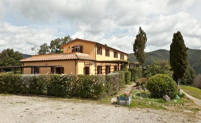 Corso di yoga al Casale Pundarika di Riparbella