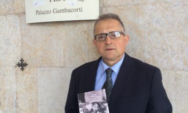 Garzella regala alla Biblioteca Comunale un libro messo al rogo da Hitler