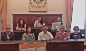 In alto da sinsitra: Gabriella Giuliani, Susanna Ceccardi, Luca Nannipieri. In basso al centro, Benedetta e Roberto, i genitori di Lorenzo Malacarne.