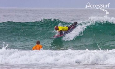 A scuola di adaptive surf al Bagno degli Americani di Tirrenia