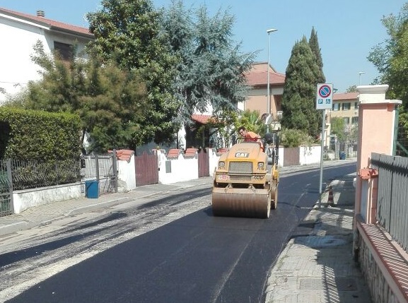 Pisa, si sistema l’asfalto anche in via Corridoni