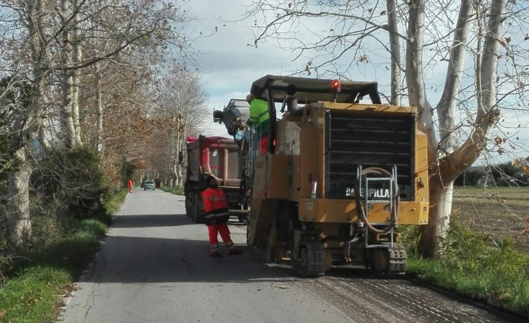 Iniziata la riasfaltatura di via Le Rene a Coltano