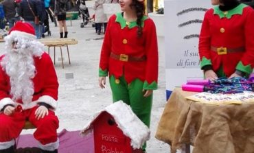 Babbo Natale approda a Tirrenia per consegnare i suoi doni