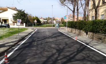 Pisa, riasfaltature nei quartieri, in via Basilicata nuovo manto e attraversamento rialzato