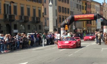 A Pisa la parata delle Ferrari in Piazza dei Cavalieri