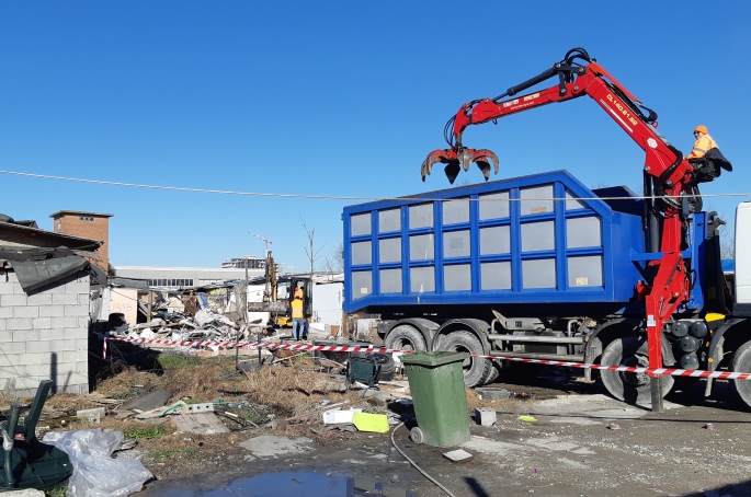 Campo rom Ospedaletto, trovato eternit da smaltire