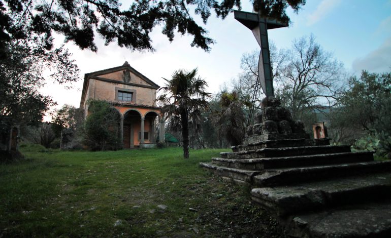 La Chiesa abbandonata della Via Crucis a Vicopisano teatro di un evento espositivo