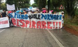 Numerosi i cittadini alla manifestazione a San Piero contro per fermare le maleodoranze