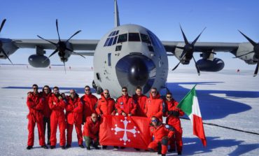 La bandiera di Pisa in Antartide con la 46° Brigata Aerea