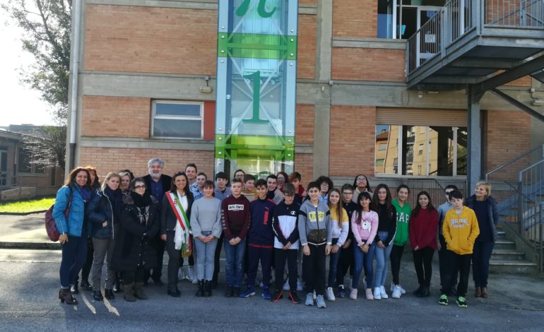 Accessibilità nelle scuole, inaugurata una piattaforma elevatrice alle medie Fucini