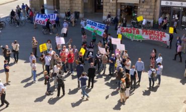 Protesta operatori dell’ippica davanti a Palazzo Gambacorti