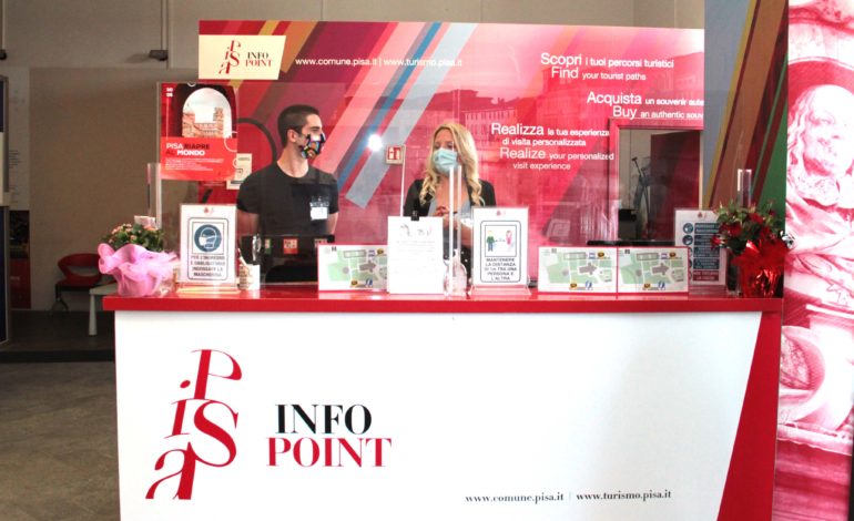 Turismo, aperti due info point