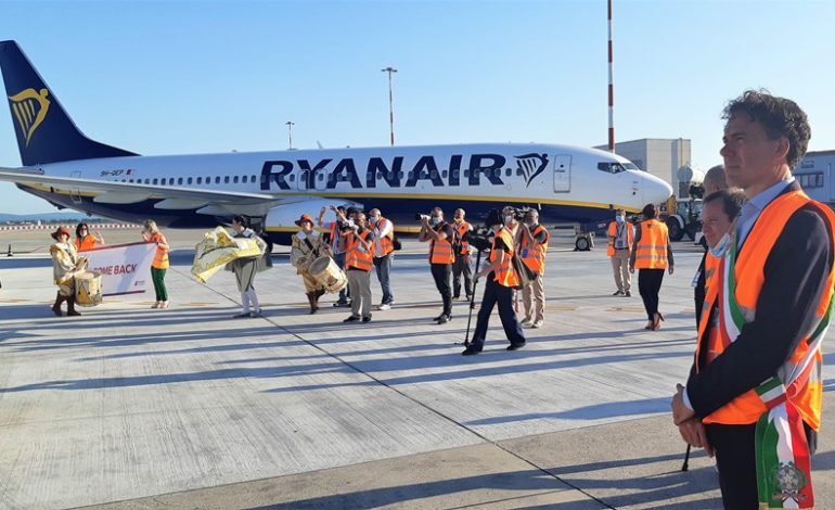 Aeroporto, arrivato il primo volo Ryanair dopo il lockdown