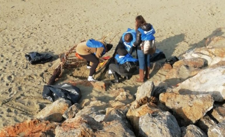 Pisa aderisce a ‘Il mare d’inverno’ per ripulire le spiagge dalla plastica