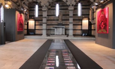 “Mastica e sputa”: alla chiesa della Spina l’installazione pittorica di Giovanni Maranghi ispirata a De Andrè