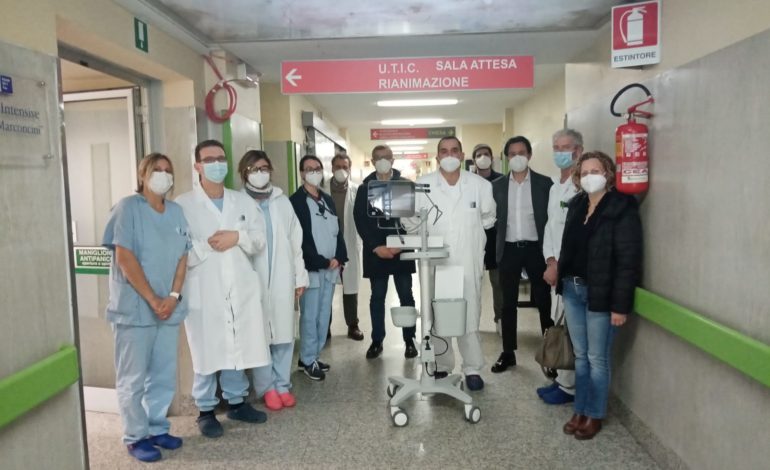 Un laringoscopio donato al Reparto di Terapia Intensiva del Lotti di Pontedera