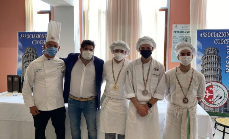 Studenti ai fornelli per il concorso dell’Associazione Cuochi Pisani