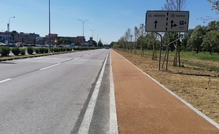 Terminato il marciapiede di via Cisanello a confine del Parco Urbano
