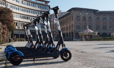 Novità al codice della strada, Pisa è già pronta: stalli rosa e limite velocità per monopattini presenti da tempo in città