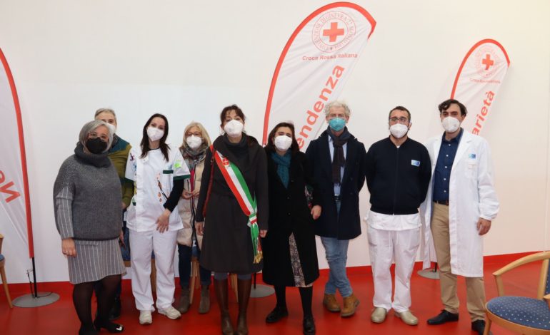 Covid19, visita della vicesindaco Bonsangue all’hub vaccinale della Croce Rossa a Ospedaletto
