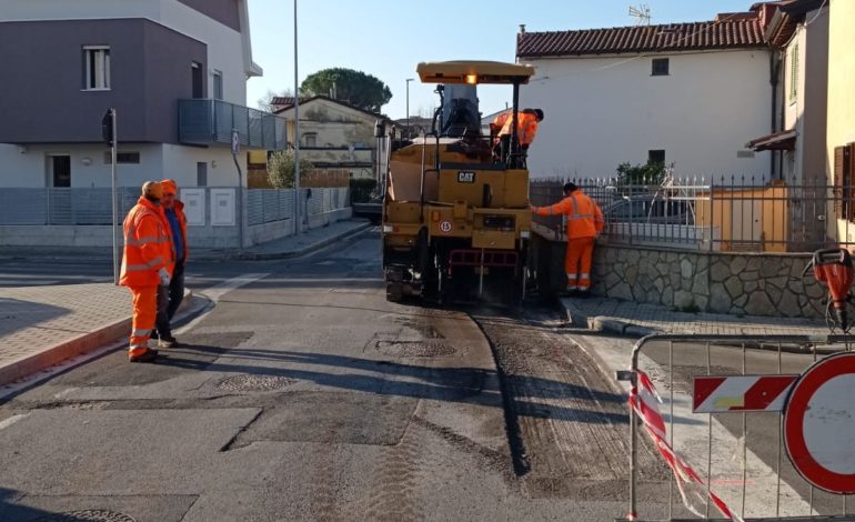 Marciapiedi e strade: parte mercoledì la riasfaltatura di via Crispi