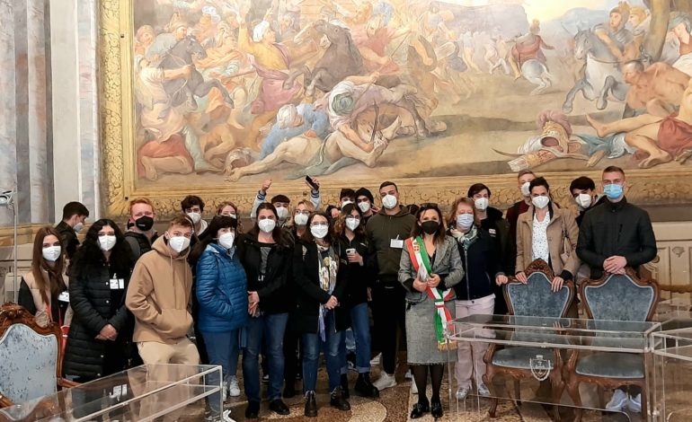 Visita in Comune di studenti tedeschi e rumeni ospiti dell’istituto “Da Vinci – Fascetti”