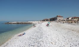 ﻿Litorale, al via i lavori di spianamento delle spiagge di ghiaia a Marina di Pisa
