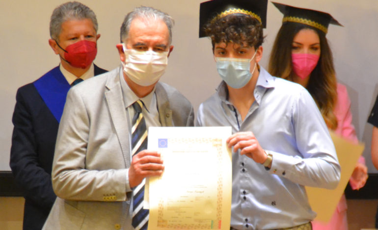 San Miniato, i diplomati dell’IT Cattaneo degli ultimi due anni ricevono il diploma nella tradizionale cerimonia all’Auditorium di piazza Bonaparte