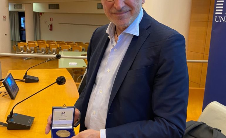 Medaglia del Presidente della Repubblica al professore Fabris dell’Università di Pisa