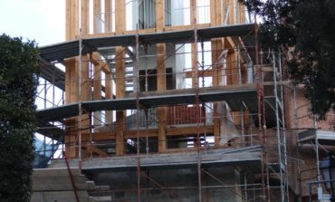 ﻿Giardino Scotto, in costruzione la torre in legno che porterà ai camminamenti in quota