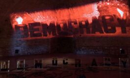 “Bloody Democracy”, videoinstallazione dell’artista russo Andrei Molodkin al centro SMS