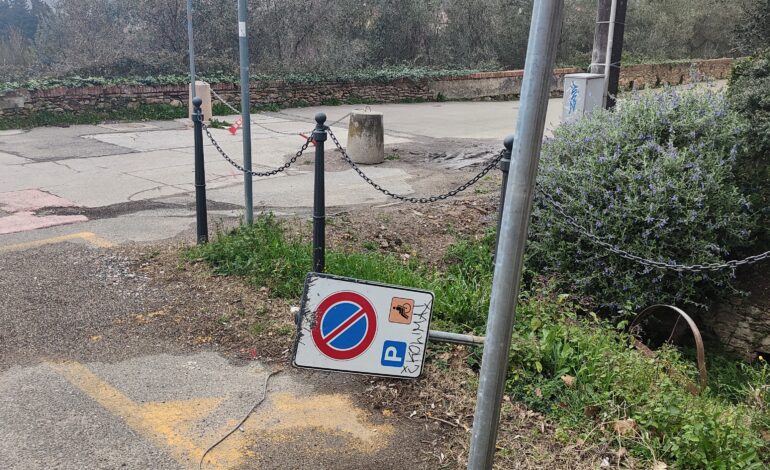Uniti per Calci: “﻿PER LA CERTOSA UN ACCESSO SQUALLIDO E DISASTRATO”