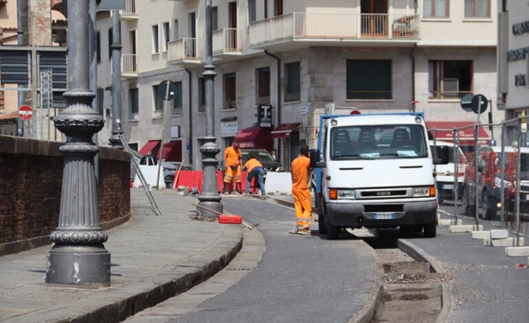 Mobilità sostenibile, in fase di realizzazione il tratto di ciclabile su Lungarno Buozzi