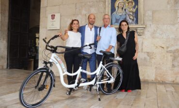 Pisamo dona “bici degli abbracci” all’associazione Talenti Autistici