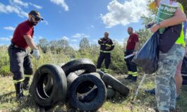 Duecento pneumatici recuperati dal lago Cavo