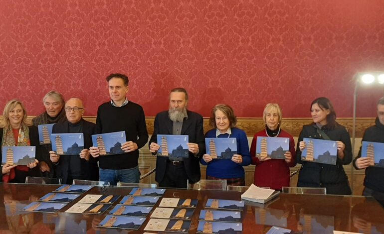 ﻿Torna il calendario 2024 di San Ranieri dedicato alla Torre e ai suoi 850 anni