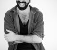“TUTTA COLPA DI MAMMA”: LO SPETTACOLO DI GABRIELE PUCCETTI FA IL SUO ESORDIO NEI TEATRI