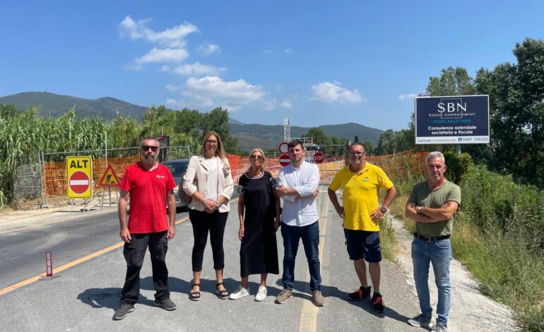 Ponte della Botte, la protesta dei commercianti per i ritardi nei lavori﻿